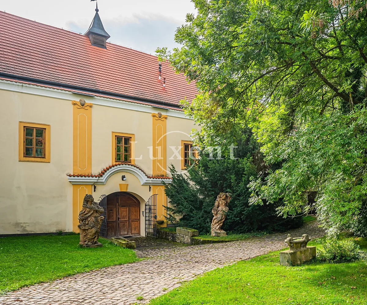 Prodej památky 2500 m², pozemek 6302 m²